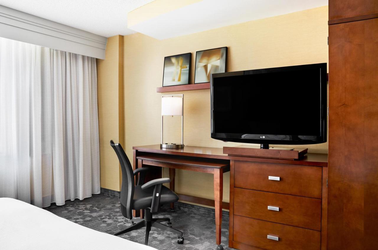 Отель Courtyard By Marriott Newark Downtown Экстерьер фото