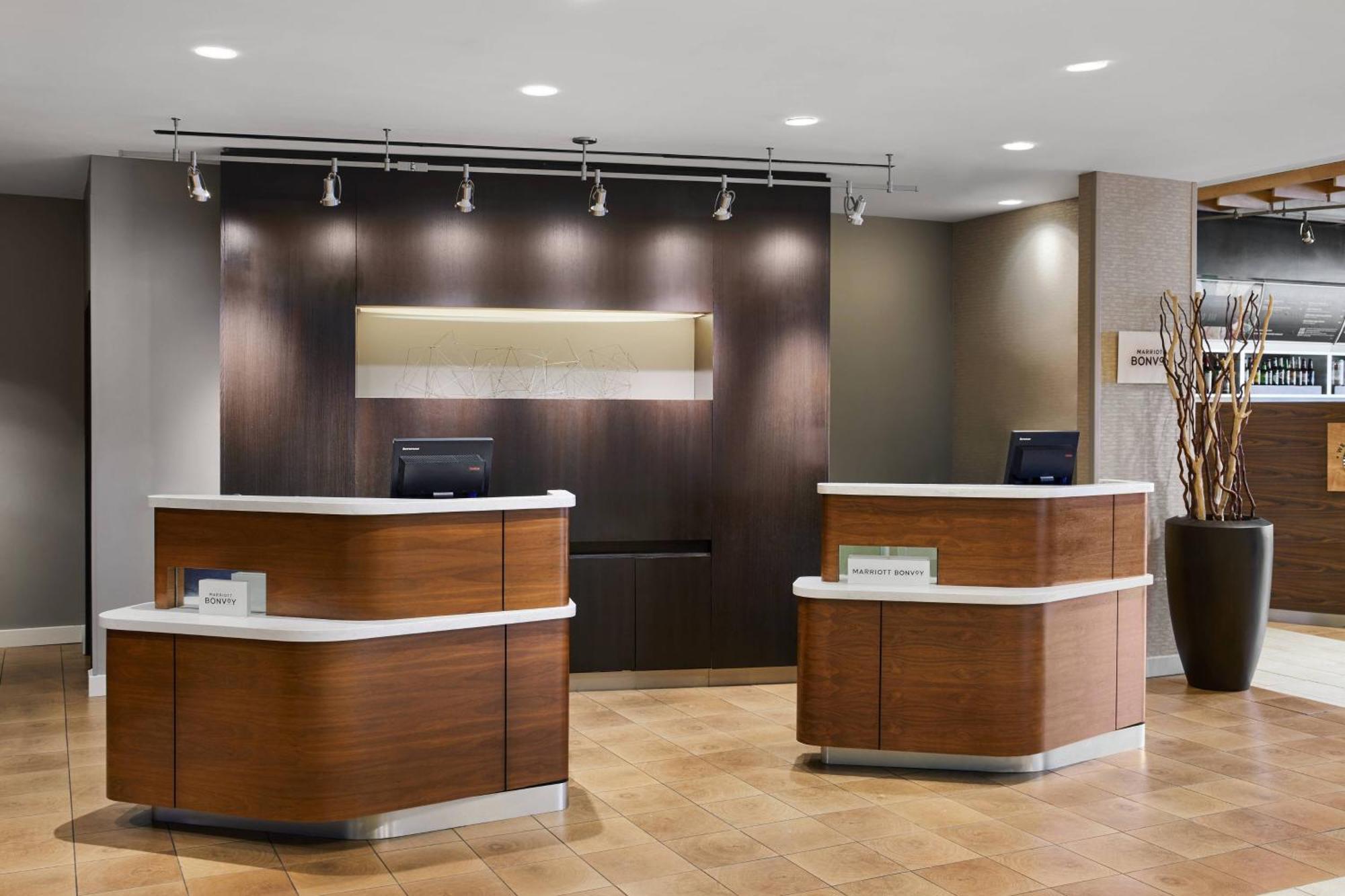 Отель Courtyard By Marriott Newark Downtown Экстерьер фото