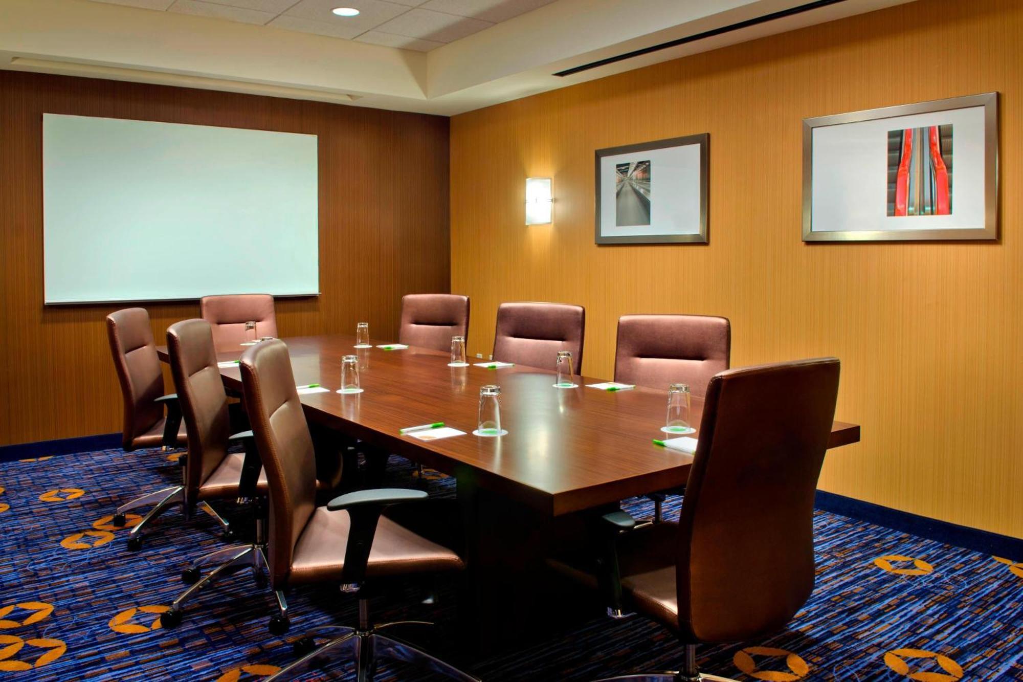 Отель Courtyard By Marriott Newark Downtown Экстерьер фото