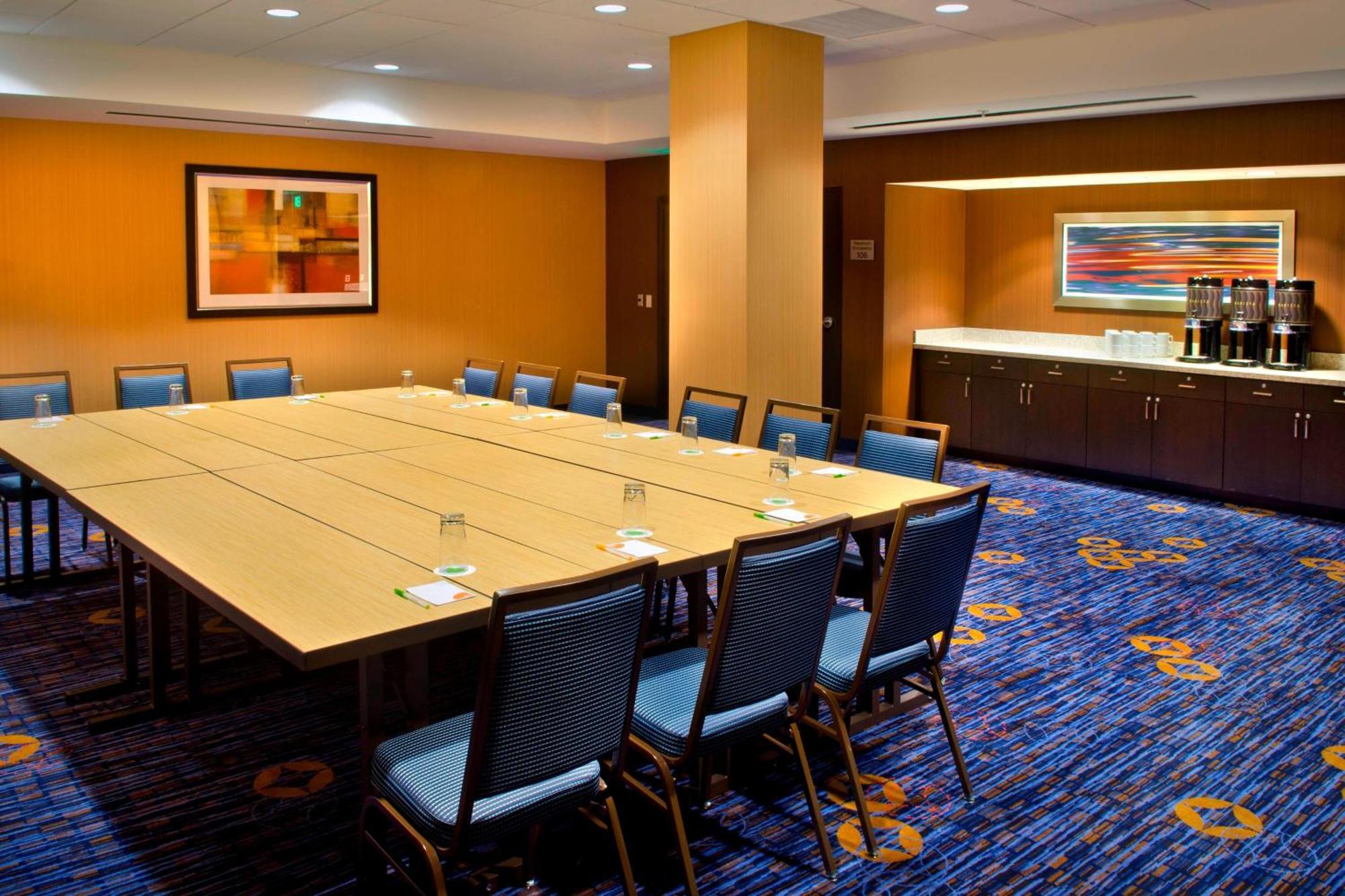 Отель Courtyard By Marriott Newark Downtown Экстерьер фото