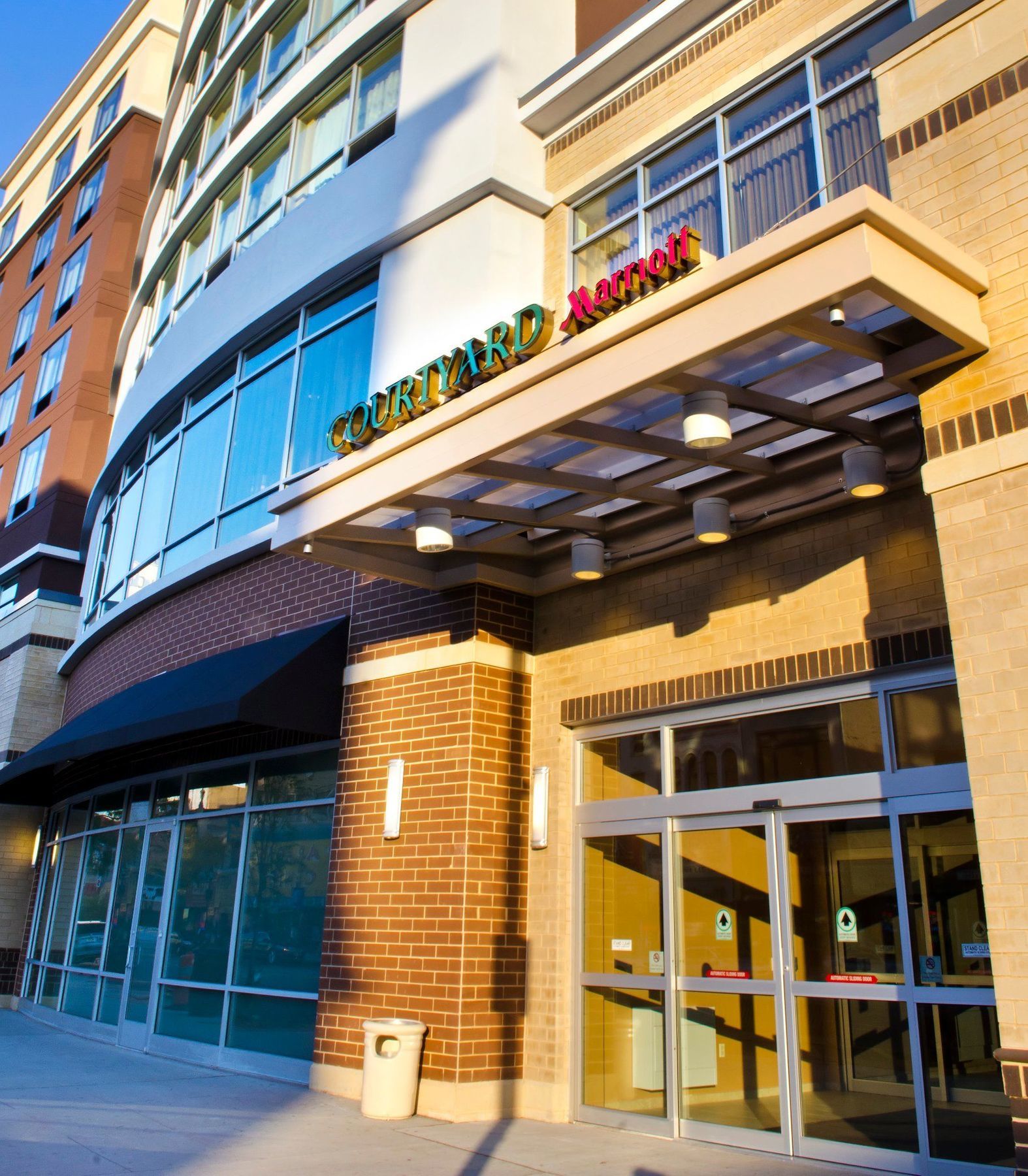Отель Courtyard By Marriott Newark Downtown Экстерьер фото